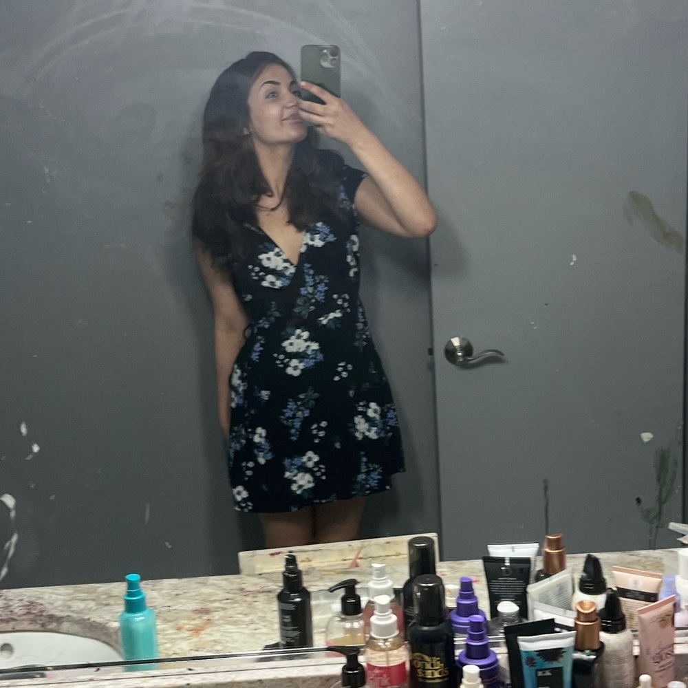 Extra small floral Hollister wrap dress